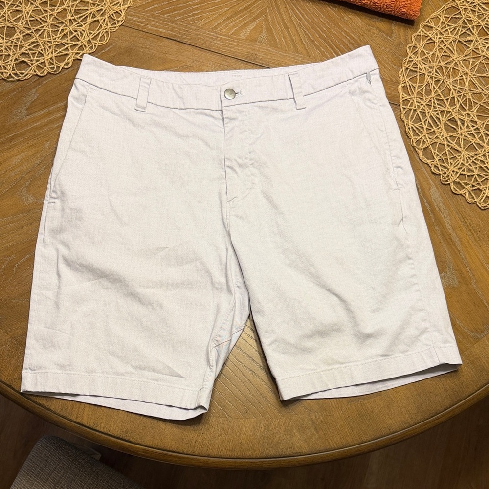 lululemon athletica Men’s Light Gray Flat-Front Shorts